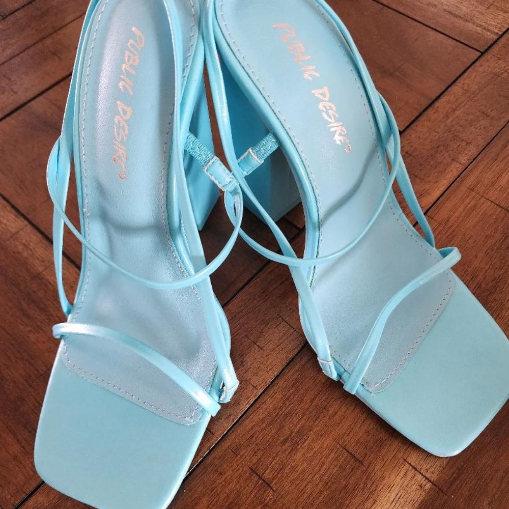 ASOS Wide Feet Light Blue Sandals Sz 6 NWOT